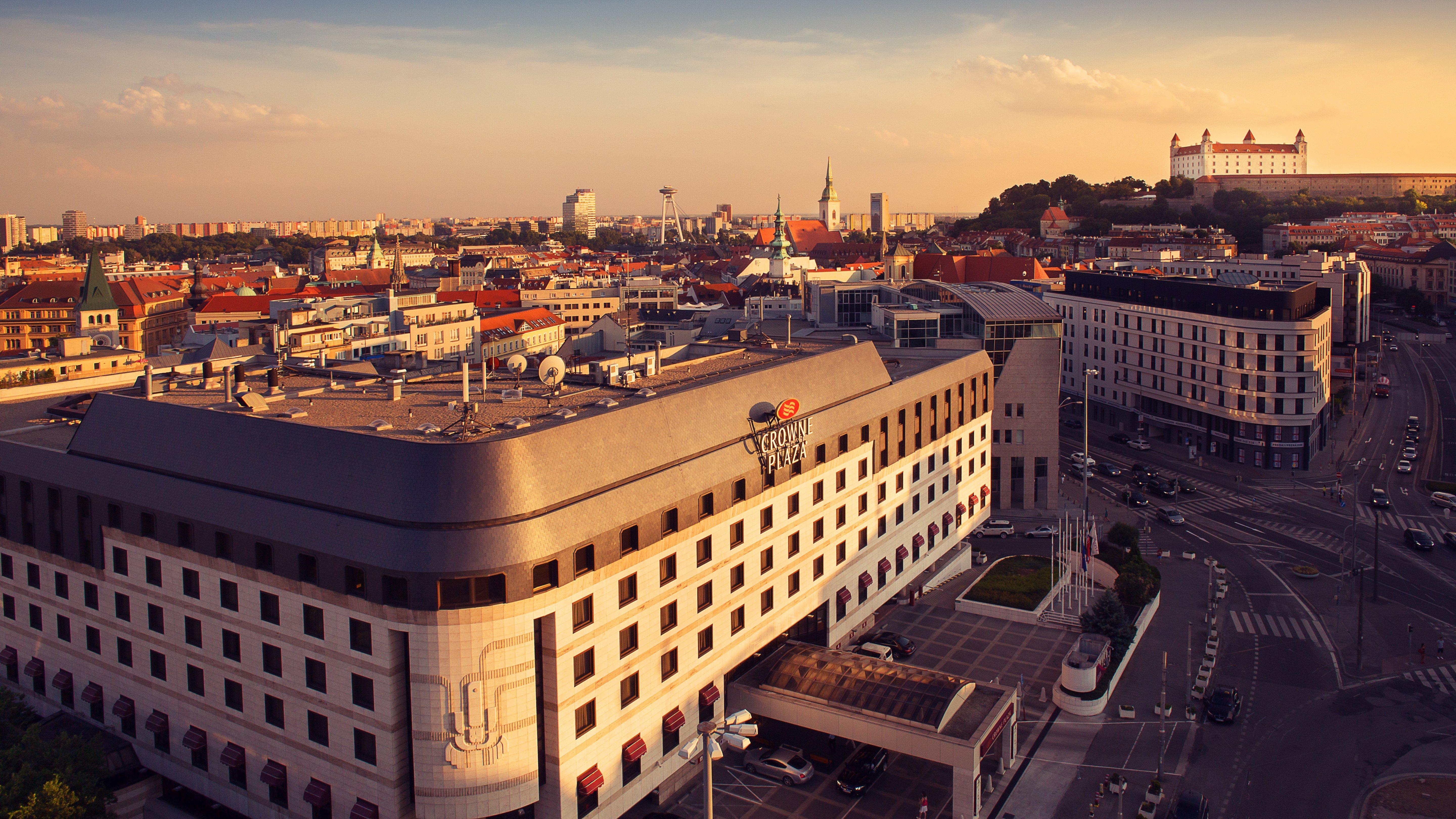 Crowne Plaza Bratislava By Ihg Hotel Ngoại thất bức ảnh