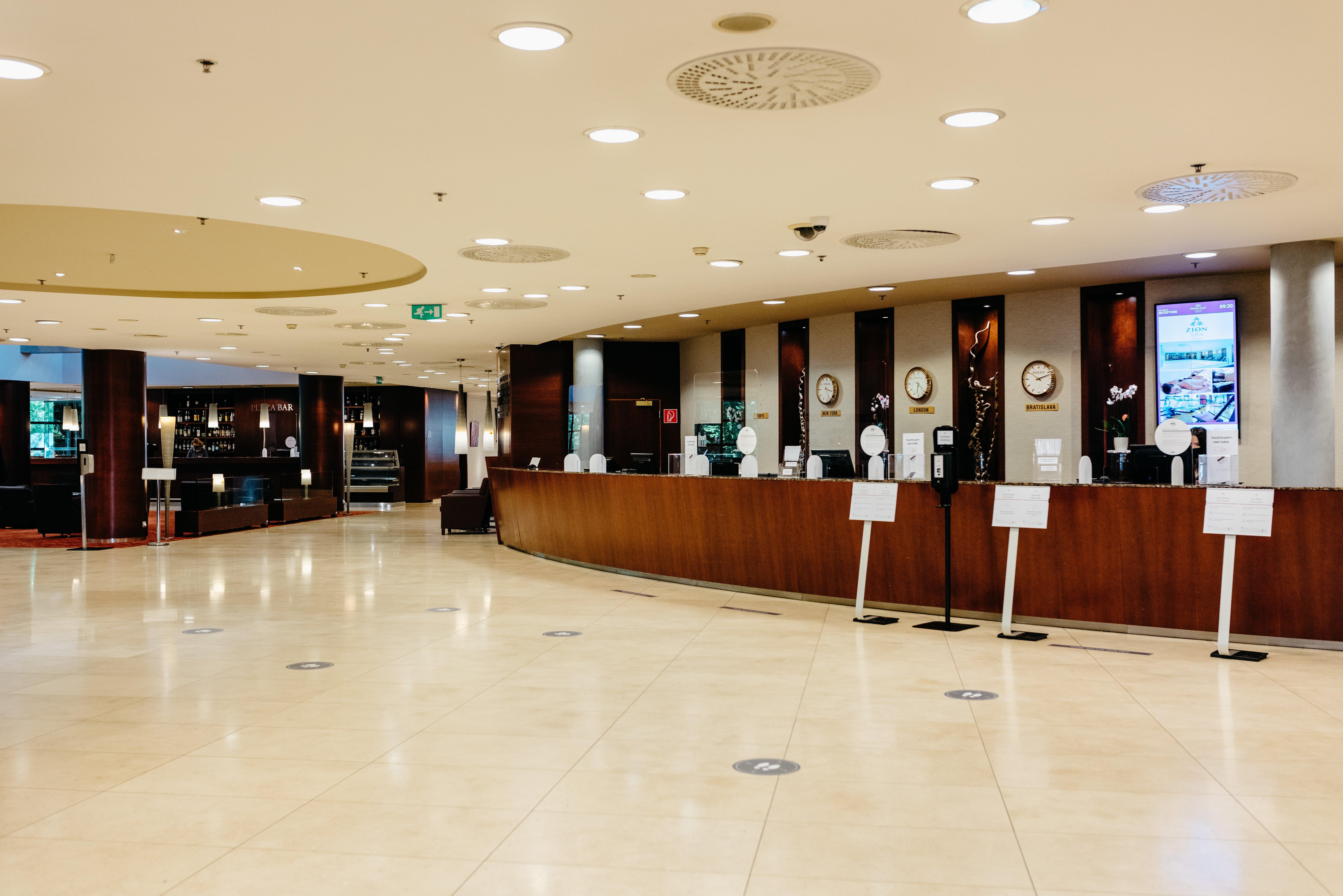 Crowne Plaza Bratislava By Ihg Hotel Ngoại thất bức ảnh