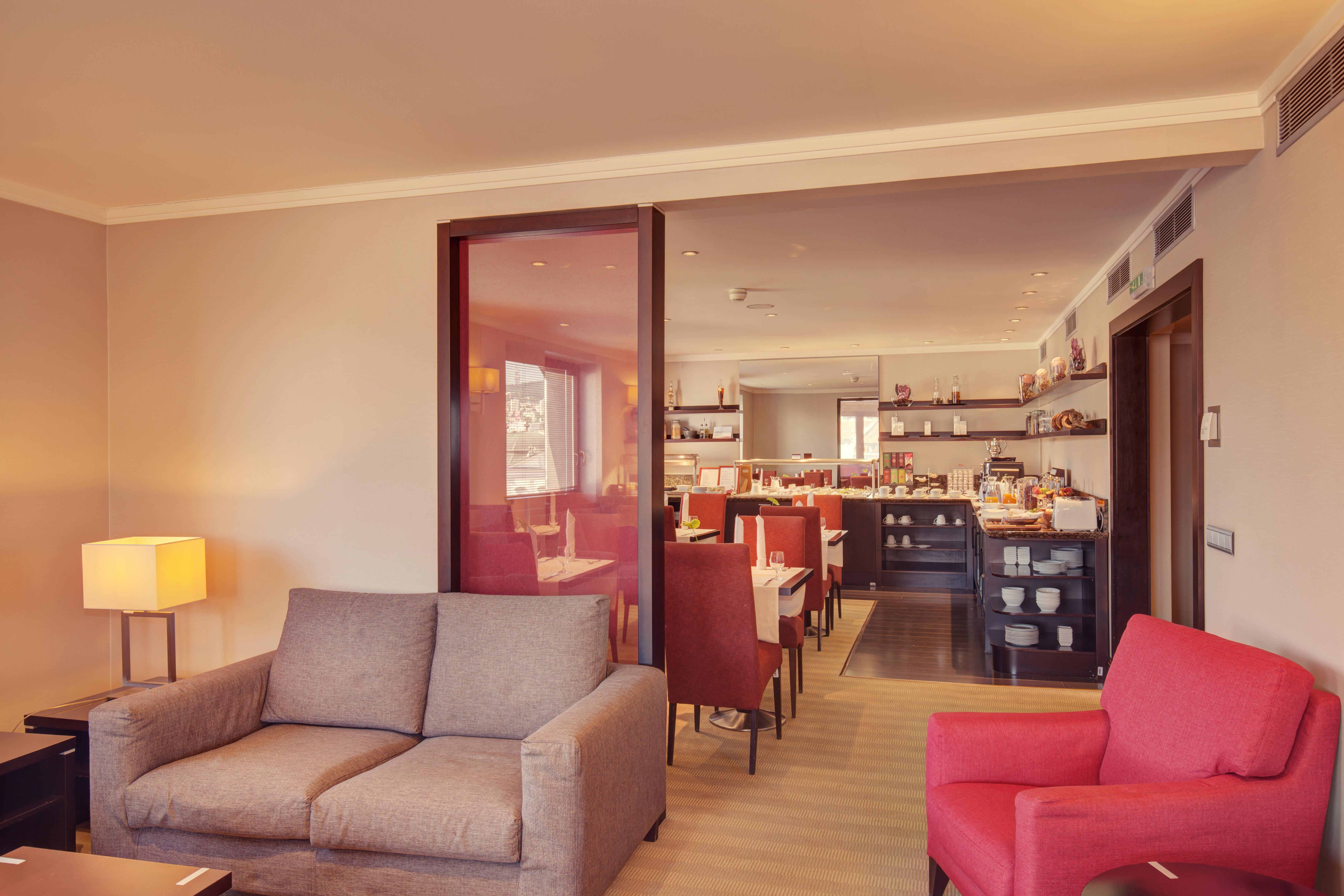 Crowne Plaza Bratislava By Ihg Hotel Ngoại thất bức ảnh