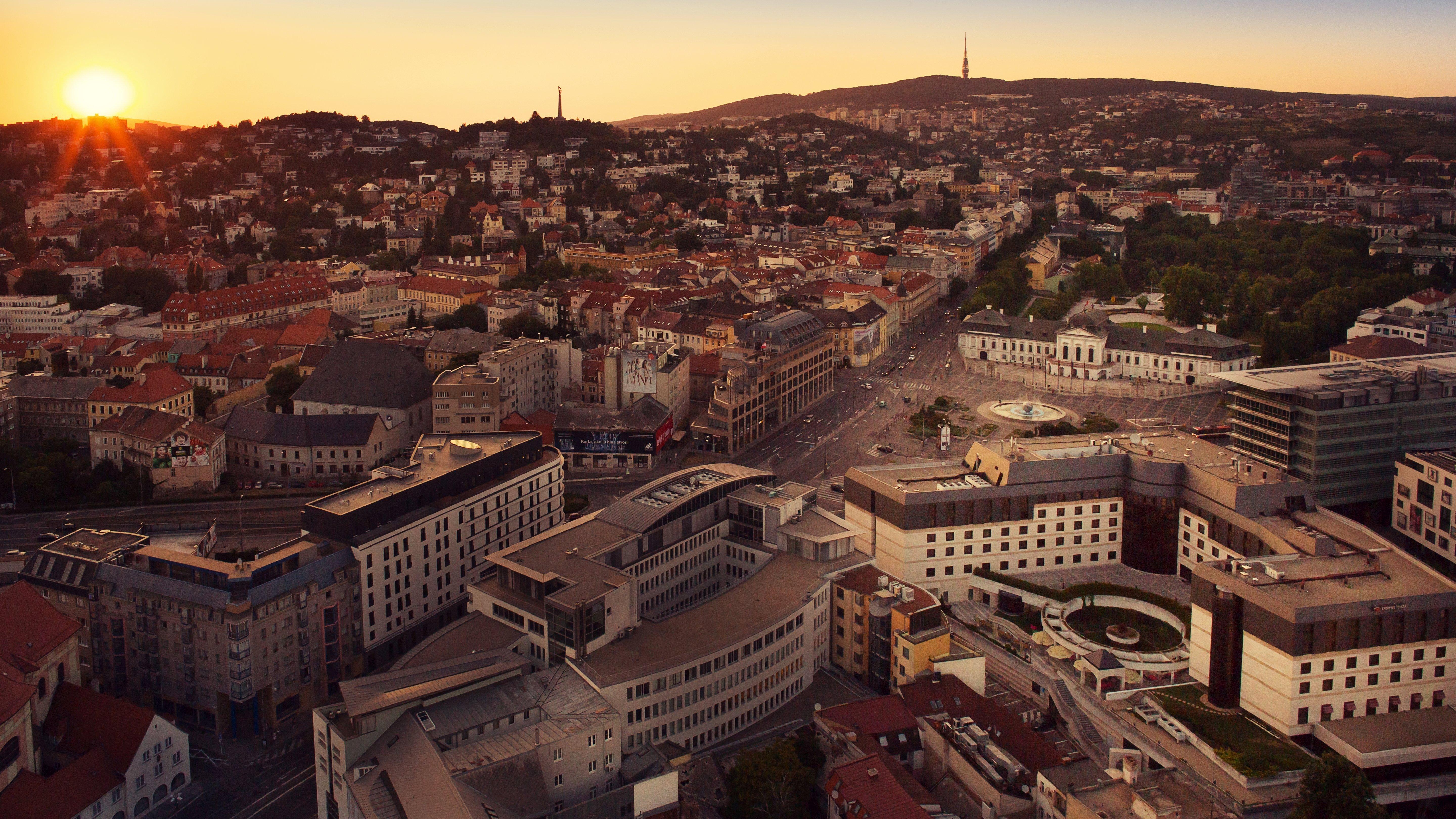Crowne Plaza Bratislava By Ihg Hotel Ngoại thất bức ảnh