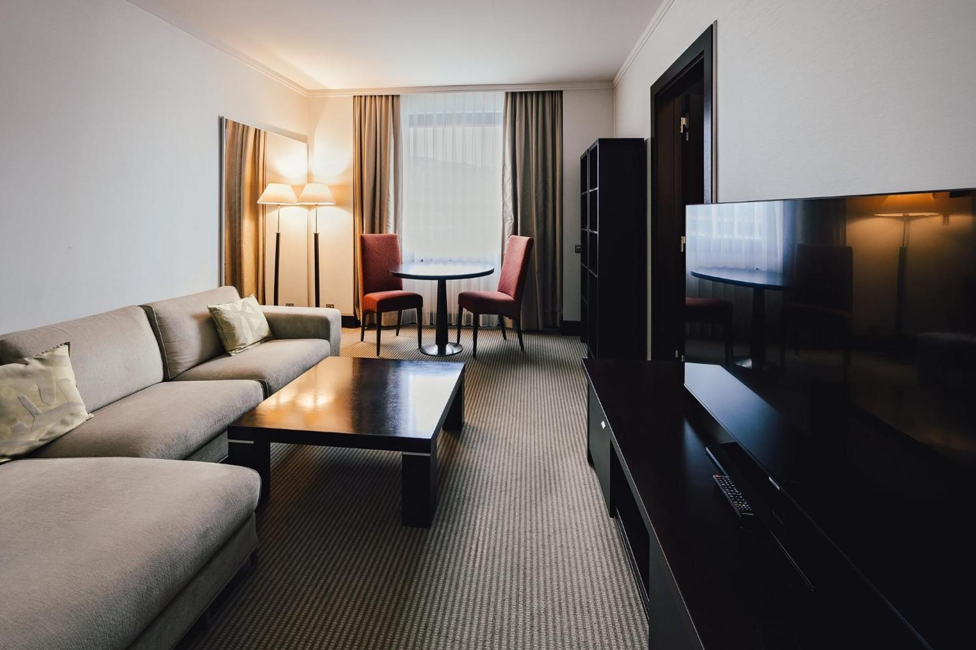 Crowne Plaza Bratislava By Ihg Hotel Ngoại thất bức ảnh