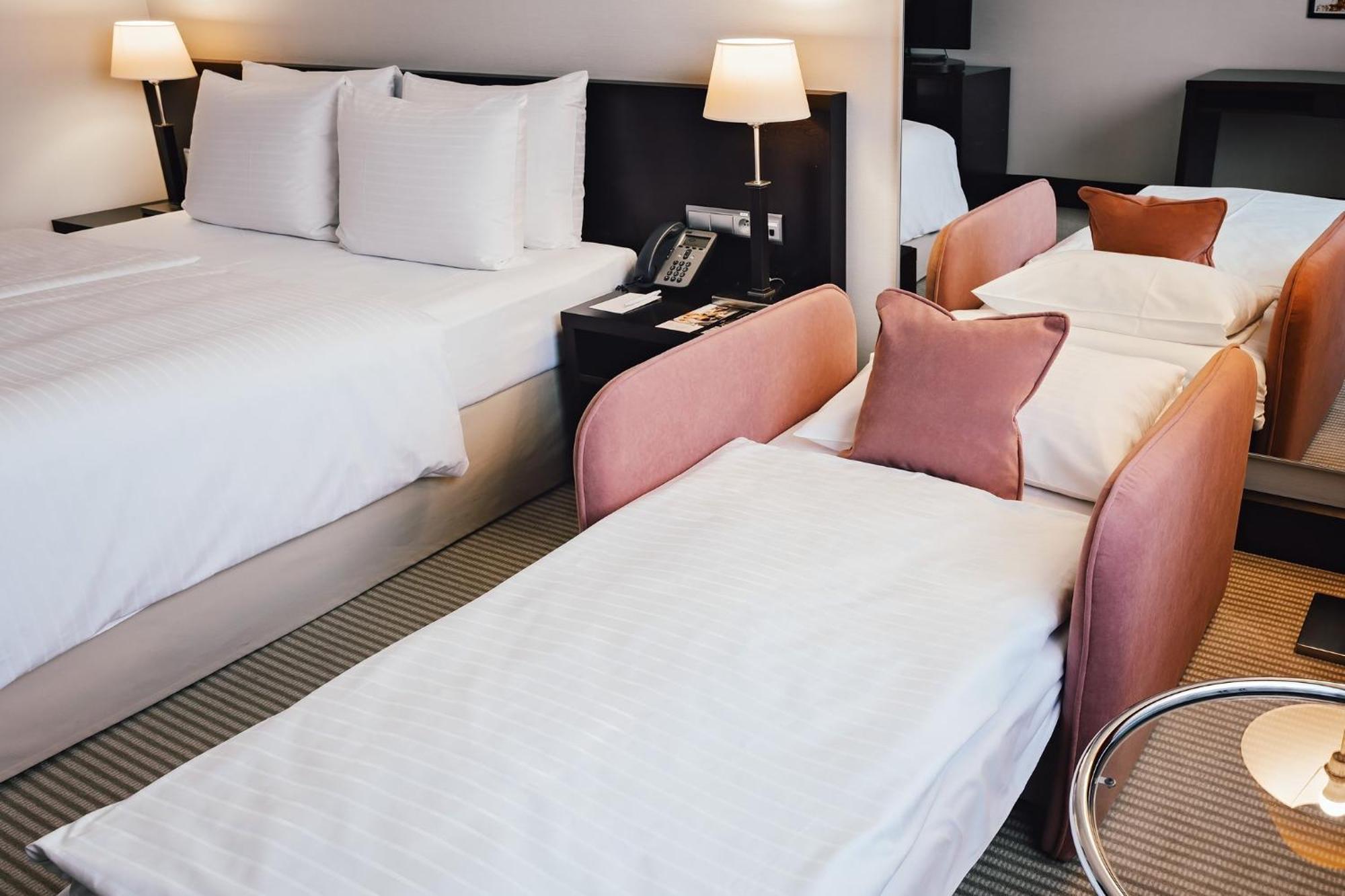Crowne Plaza Bratislava By Ihg Hotel Ngoại thất bức ảnh