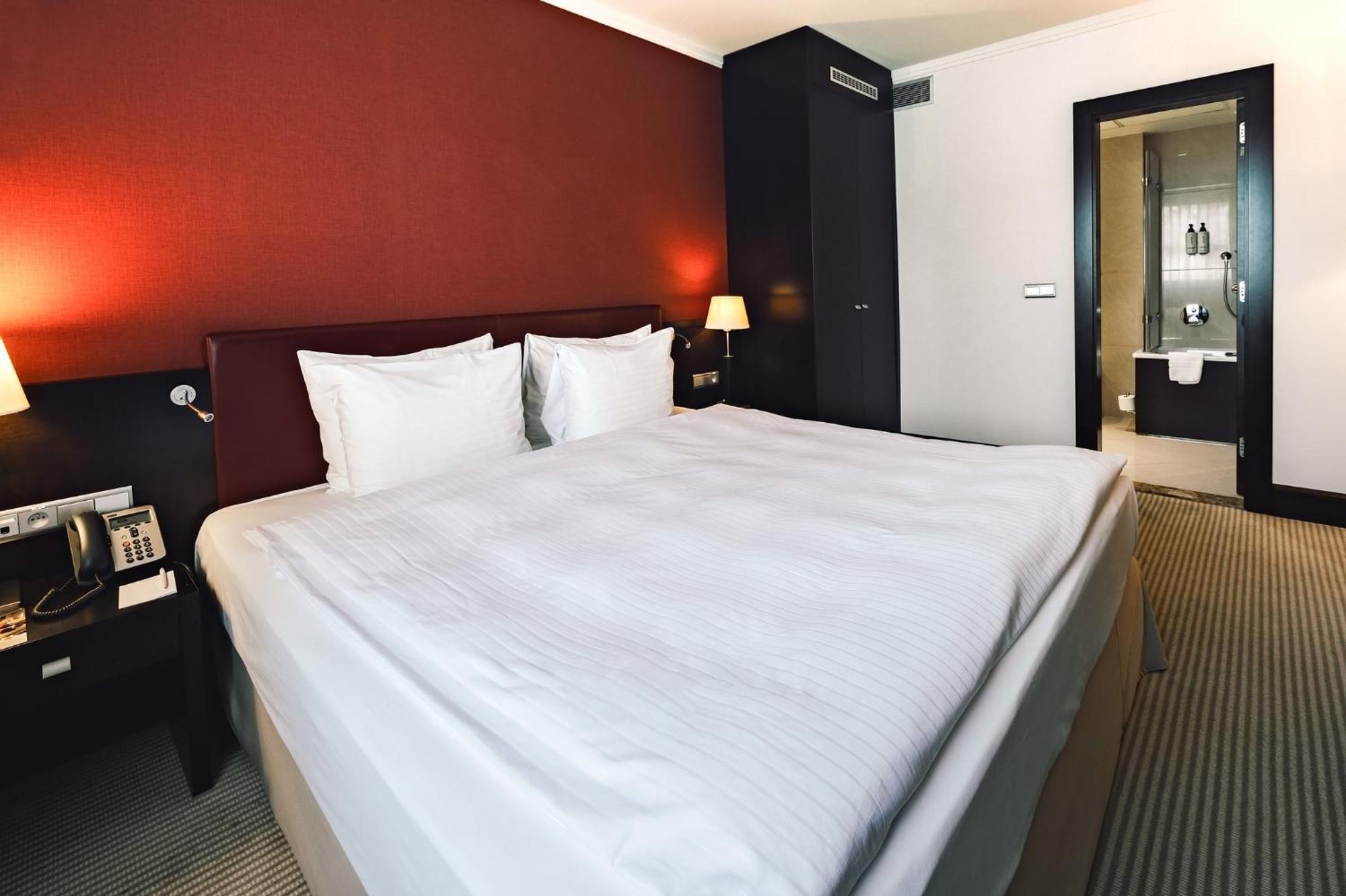 Crowne Plaza Bratislava By Ihg Hotel Ngoại thất bức ảnh