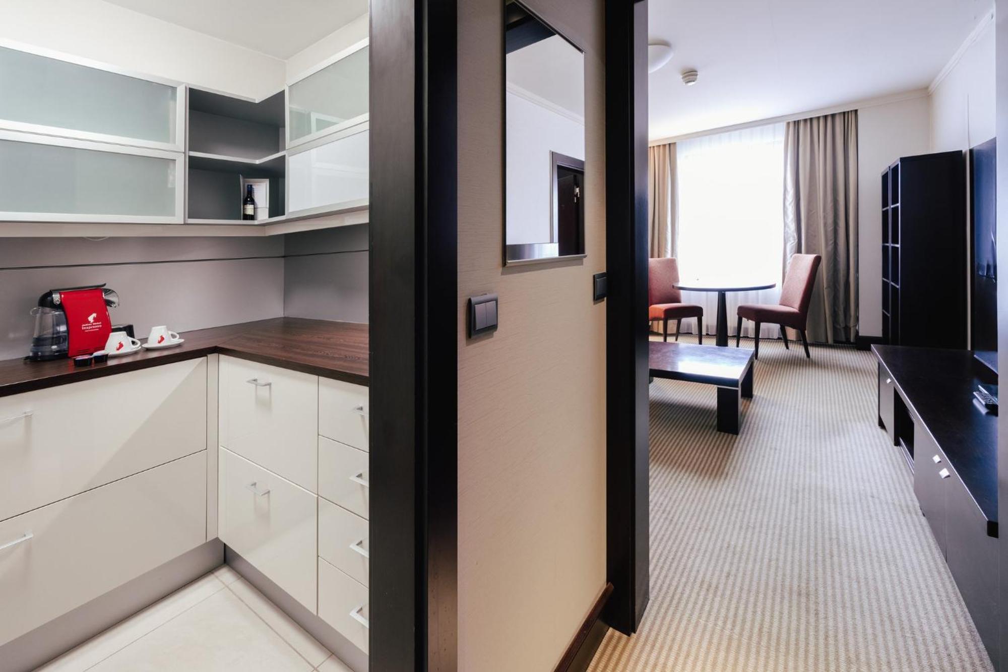 Crowne Plaza Bratislava By Ihg Hotel Ngoại thất bức ảnh