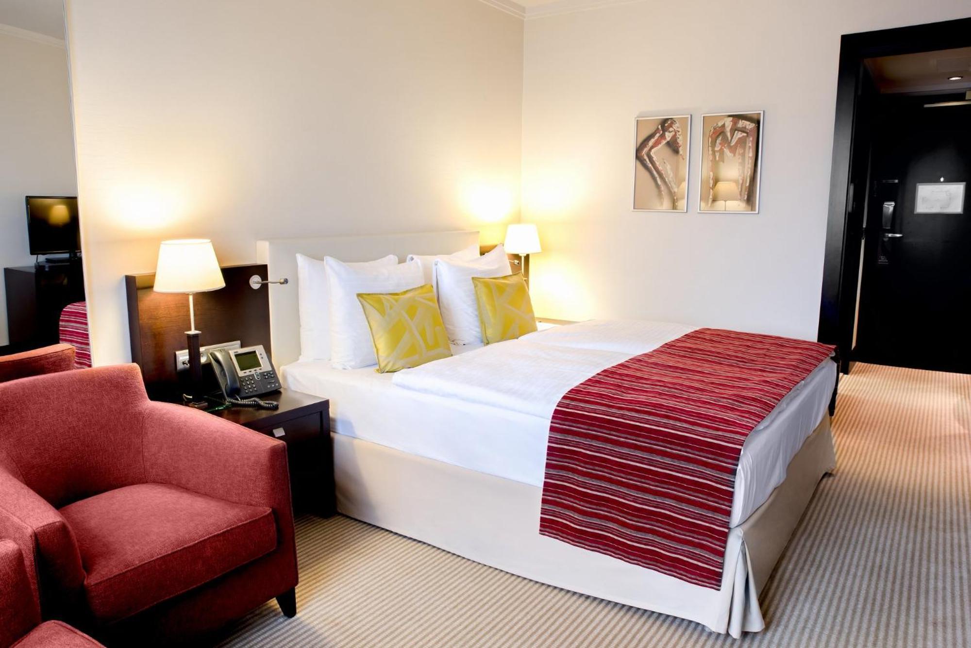 Crowne Plaza Bratislava By Ihg Hotel Ngoại thất bức ảnh