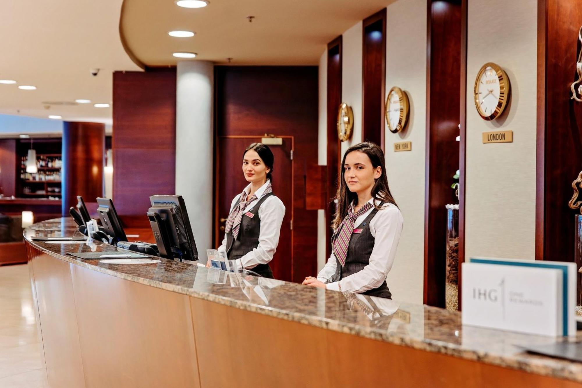 Crowne Plaza Bratislava By Ihg Hotel Ngoại thất bức ảnh