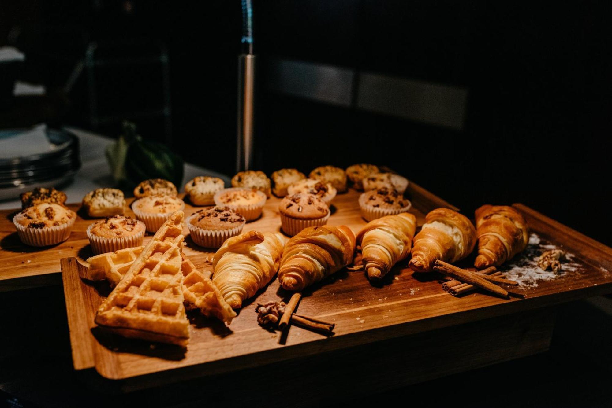 Crowne Plaza Bratislava By Ihg Hotel Ngoại thất bức ảnh