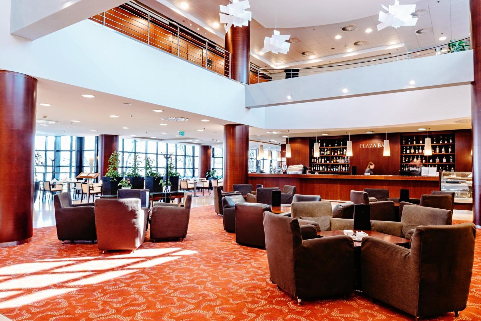 Crowne Plaza Bratislava By Ihg Hotel Ngoại thất bức ảnh