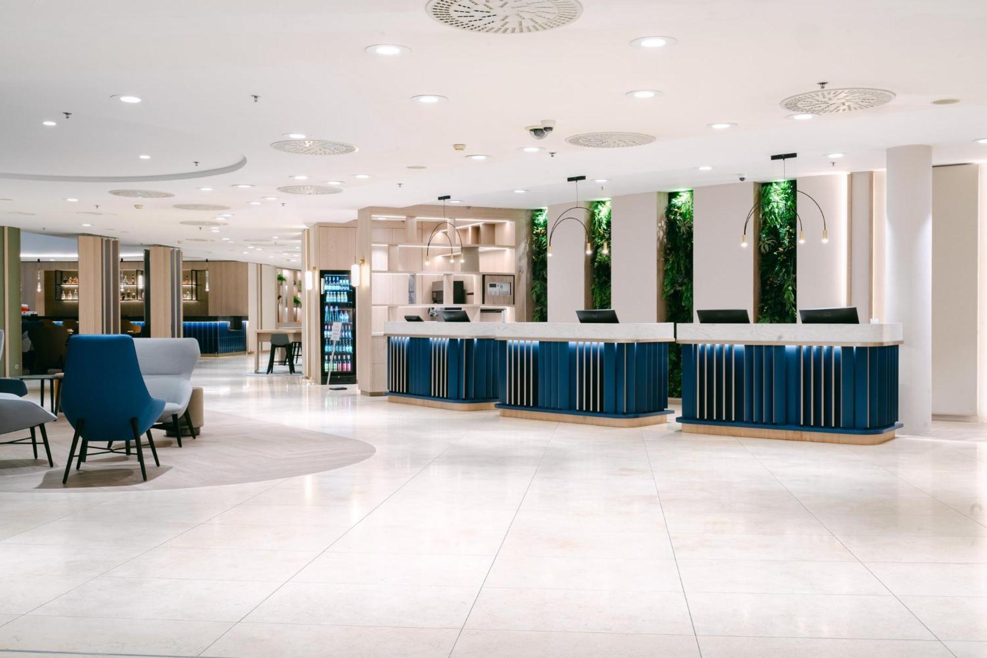 Crowne Plaza Bratislava By Ihg Hotel Ngoại thất bức ảnh