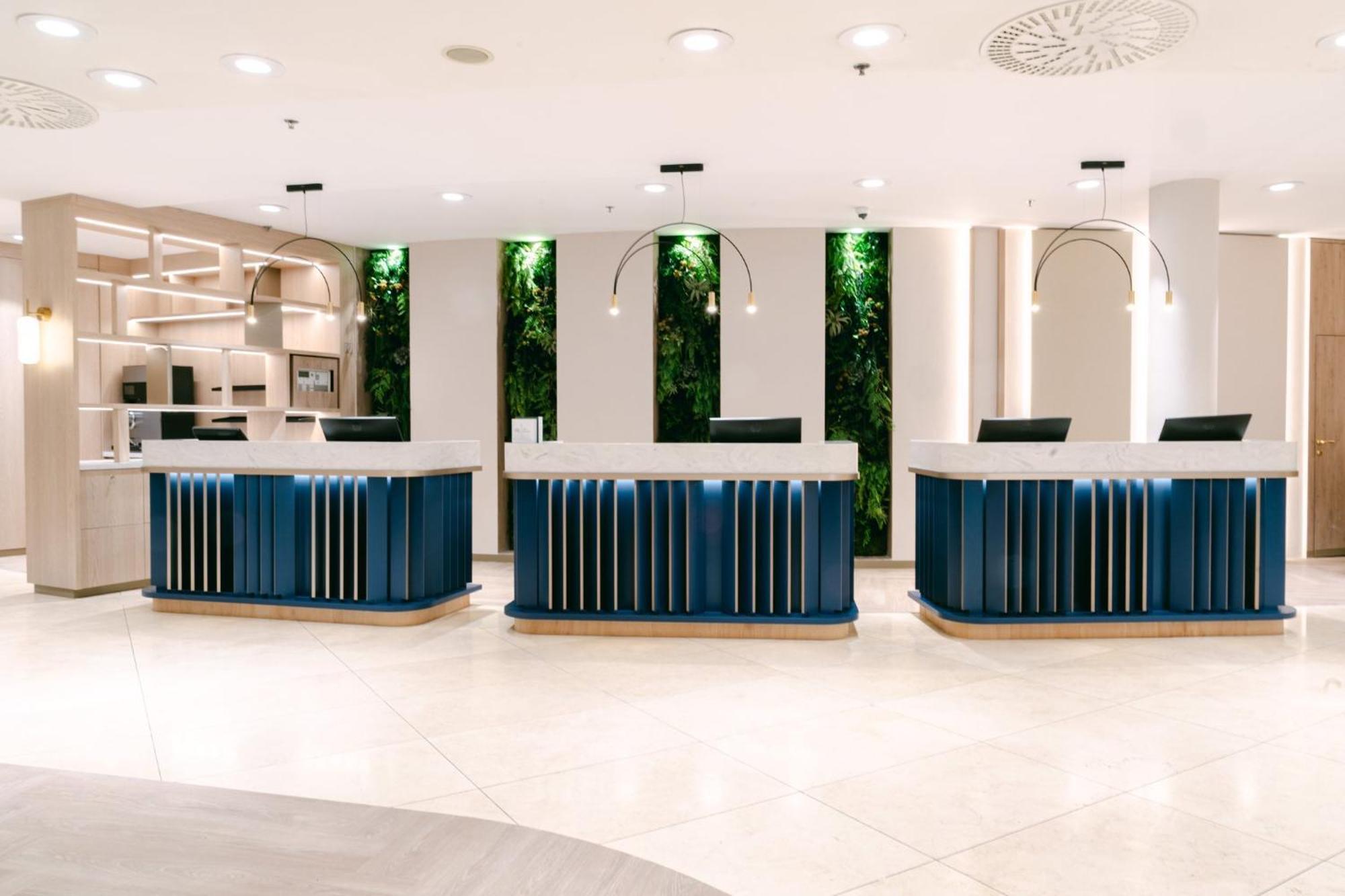 Crowne Plaza Bratislava By Ihg Hotel Ngoại thất bức ảnh