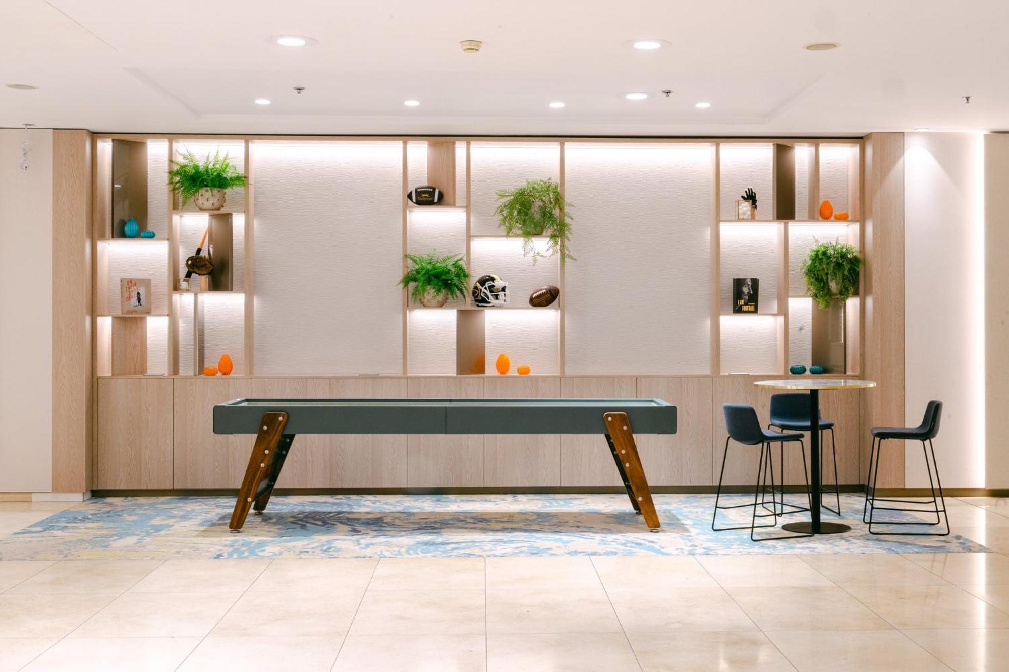 Crowne Plaza Bratislava By Ihg Hotel Ngoại thất bức ảnh