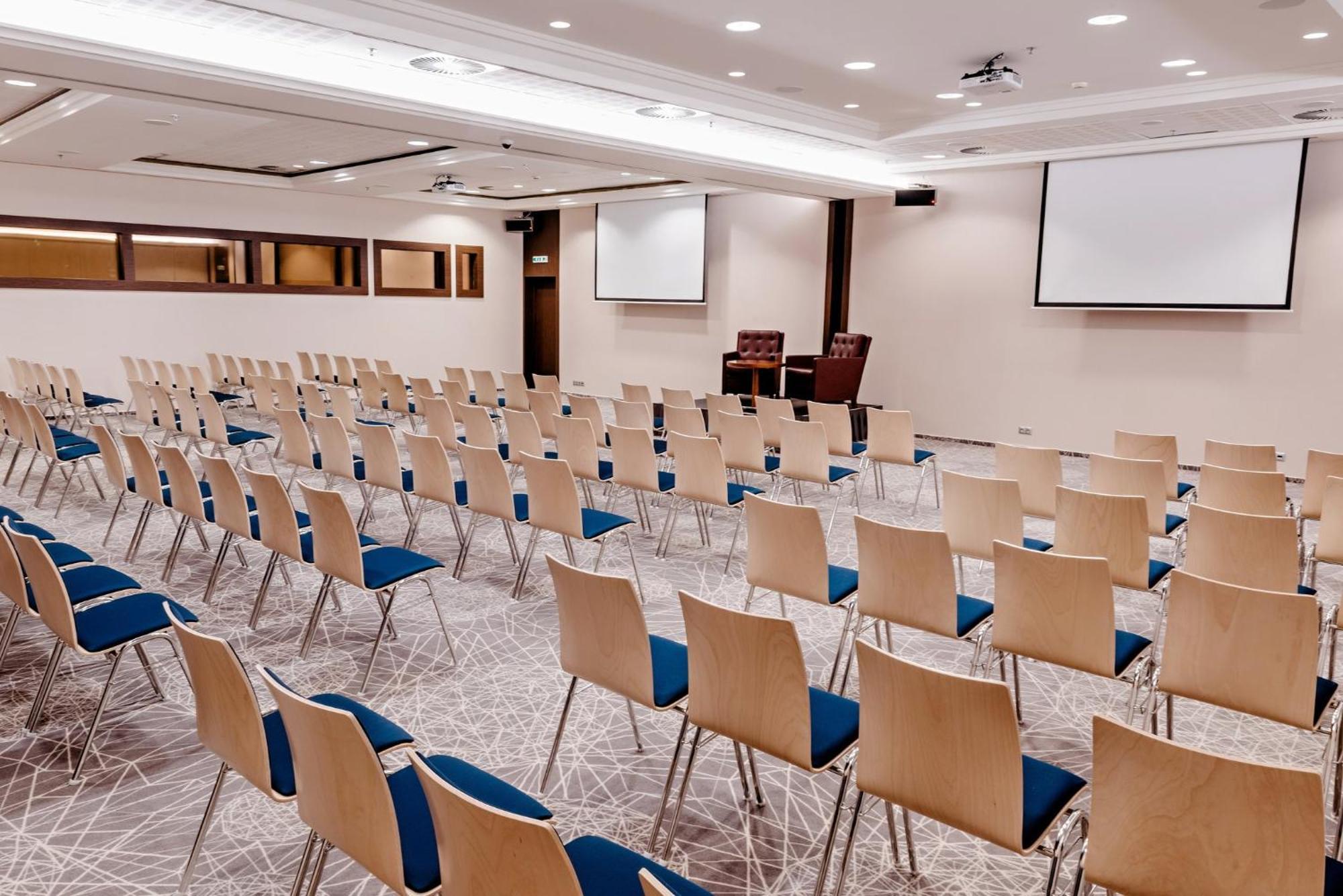 Crowne Plaza Bratislava By Ihg Hotel Ngoại thất bức ảnh