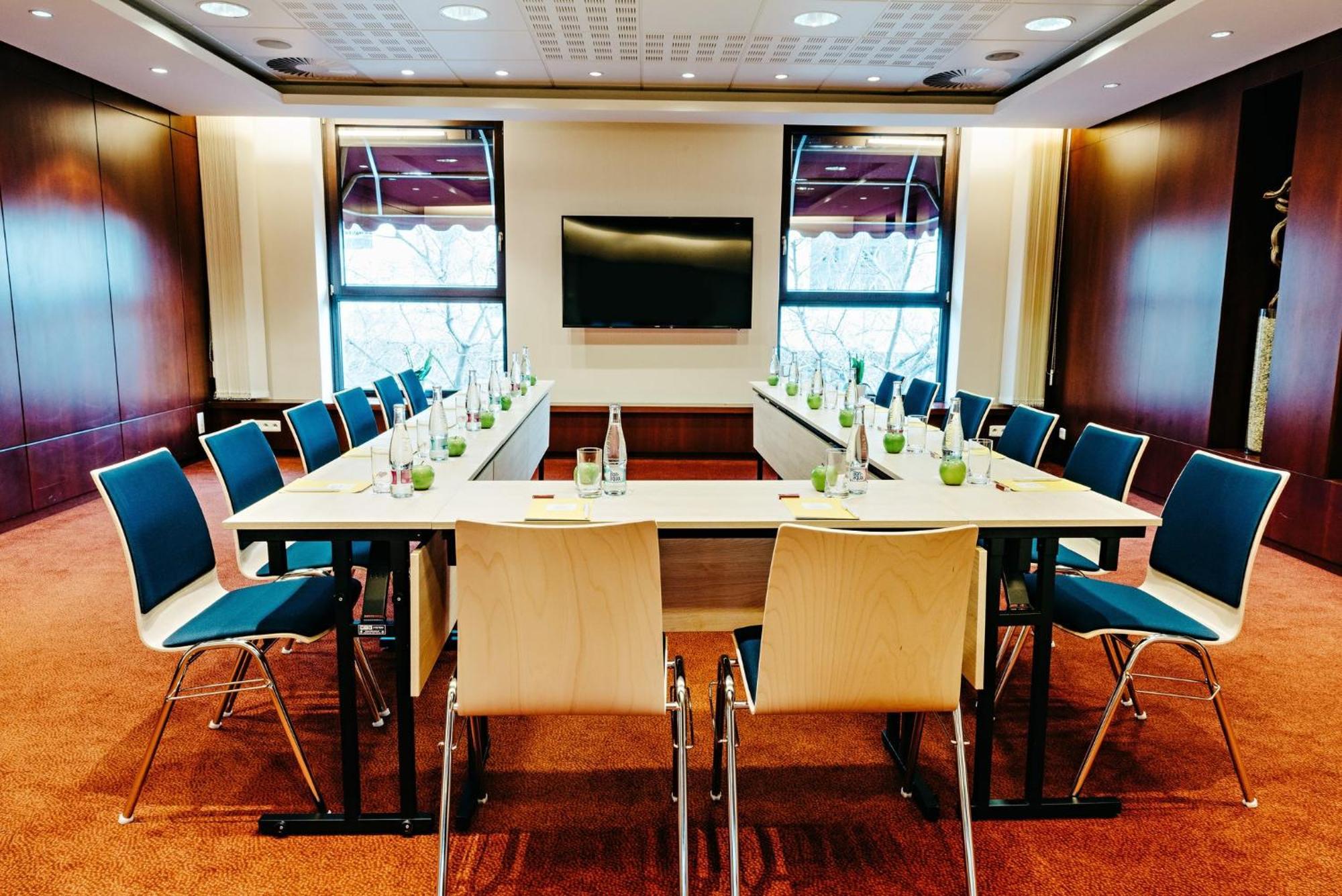 Crowne Plaza Bratislava By Ihg Hotel Ngoại thất bức ảnh