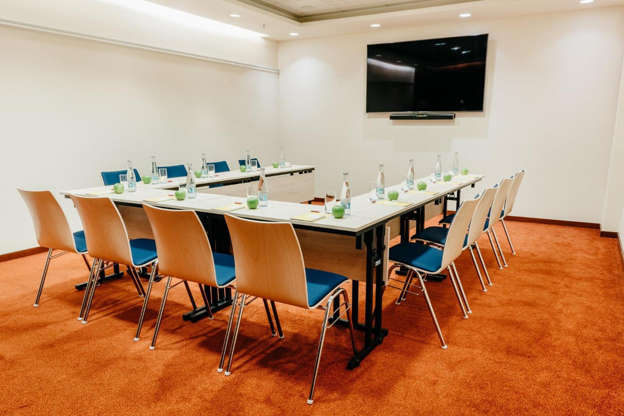 Crowne Plaza Bratislava By Ihg Hotel Ngoại thất bức ảnh