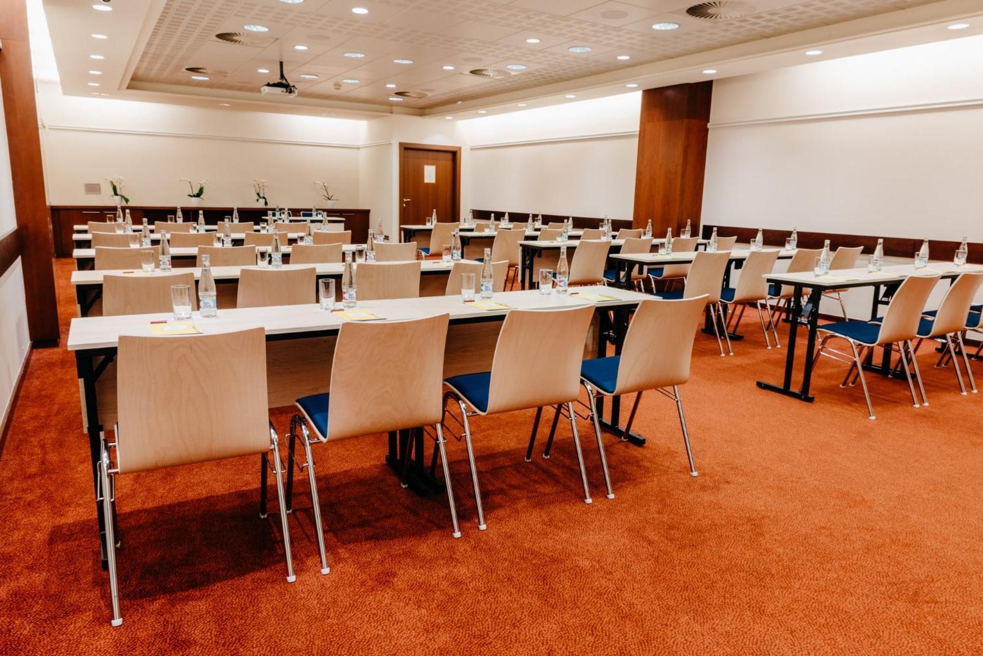 Crowne Plaza Bratislava By Ihg Hotel Ngoại thất bức ảnh