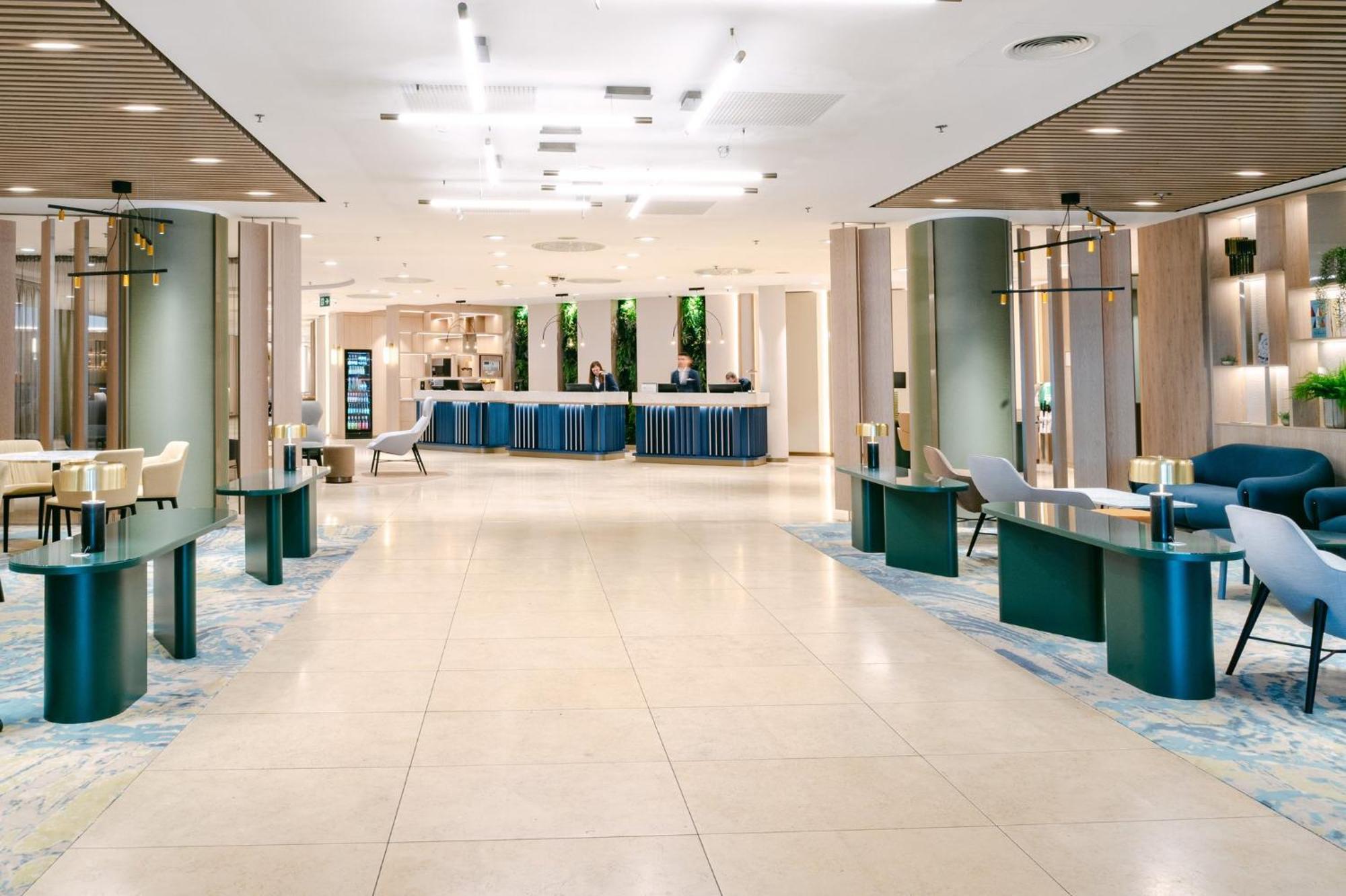 Crowne Plaza Bratislava By Ihg Hotel Ngoại thất bức ảnh