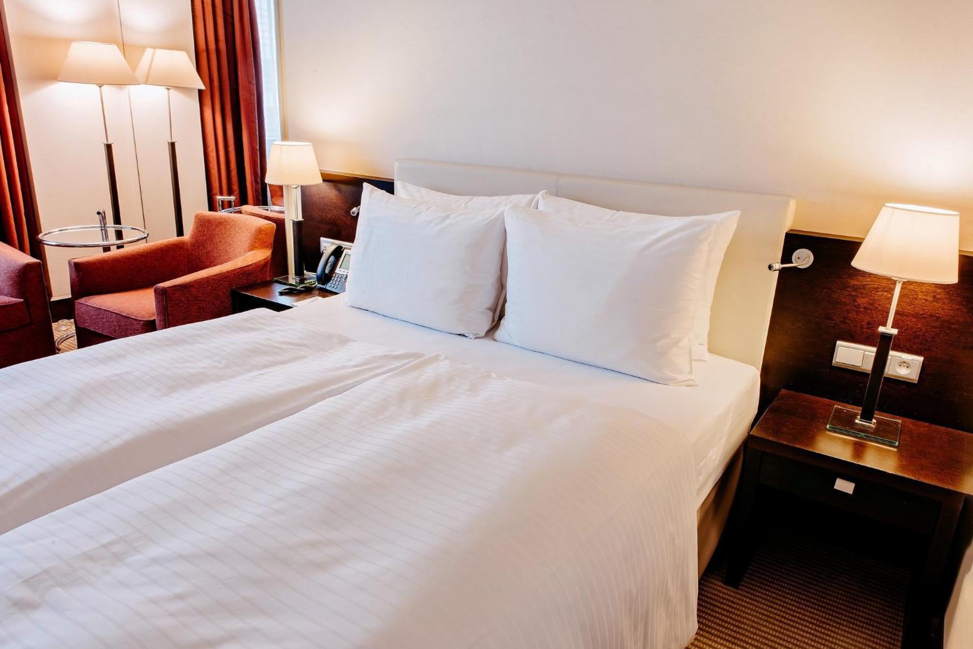 Crowne Plaza Bratislava By Ihg Hotel Ngoại thất bức ảnh