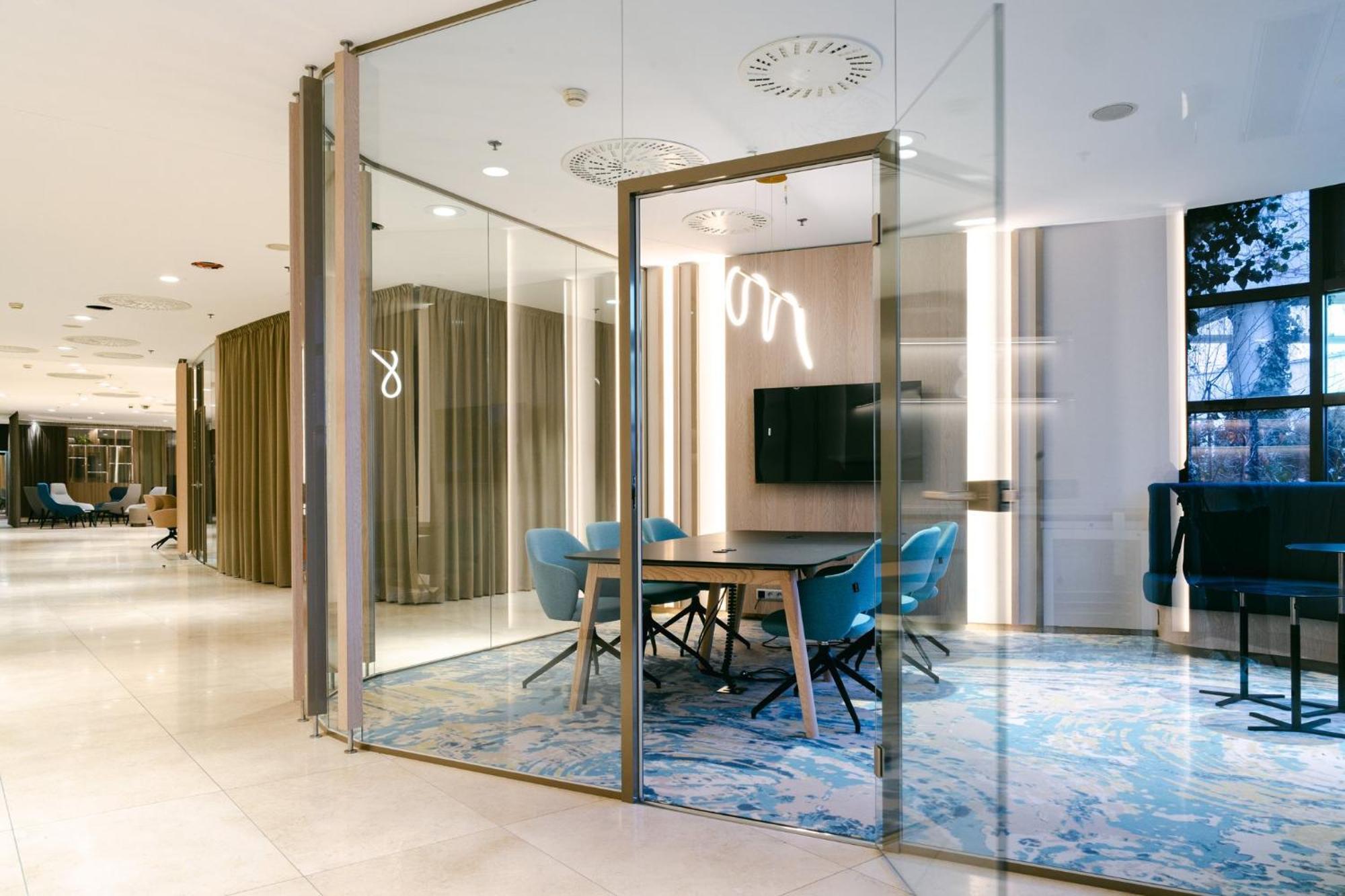 Crowne Plaza Bratislava By Ihg Hotel Ngoại thất bức ảnh